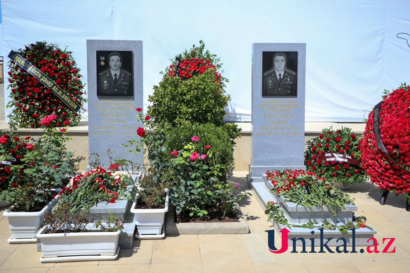 Ailəsi Polad Həşimovun məzarı başında - FOTOLAR